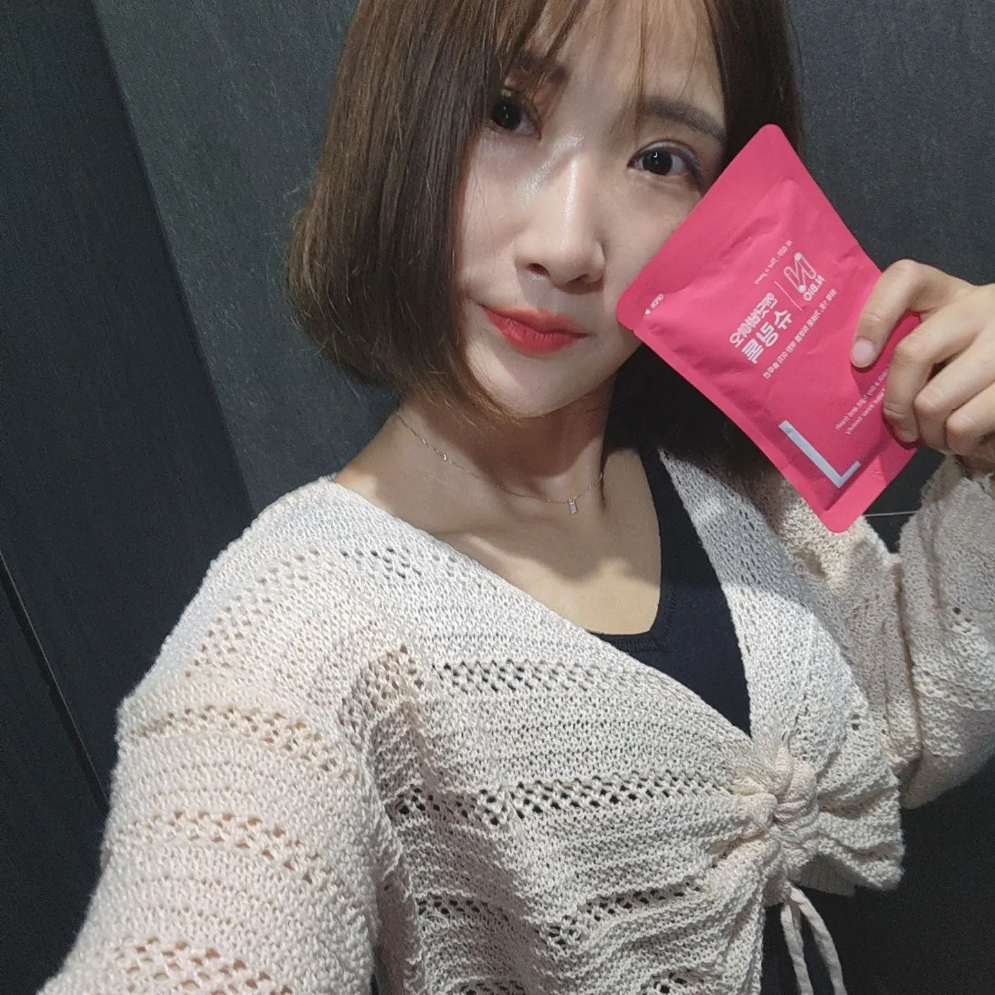 #협찬
요즘 물 대신 마시고 있는 엔딧 바이오 슈링톡이에요!!

호박,배 등 장 건강 증진해 가벼워지는 원료부터 
병풀,대추,야자,레몬 등 건강해지는 원료에
저분자피쉬콜라겐,히비스커스 등 피부에 도움이 되는 원료까지 한포로 건강한 원료 고유의 진한 맛을 느낄 수 있는 역대급 진한 농축액!

아침에 일어나자마자 마시거나,
식후 더부룩한 속, 하루종일 앉아있느라 다리다 통통부을때, 숙취해소로 가벼움이 필요할때 마시면 몸이 가벼워지는 느낌이 들어요 
파우치 형태라 작은 가방에도 휴대하기도 편해서 언제 어디서든 간편하게 섭취할 수 있어요

얼음에 한포 그대로 희석해서 먹어도 맛있어요❤️

.
.
.
.
.
.
.
.
.
.
.
.
.
.
.
.
.
 #엔닷바이오 #슈링톡 #이너뷰티 #다이어트차 #갈증해소 #물대신 #물대신차 #호박차 #히비스커스차 #물마시는습관 #잘론네츄럴 #엔닷바이오슈링톡