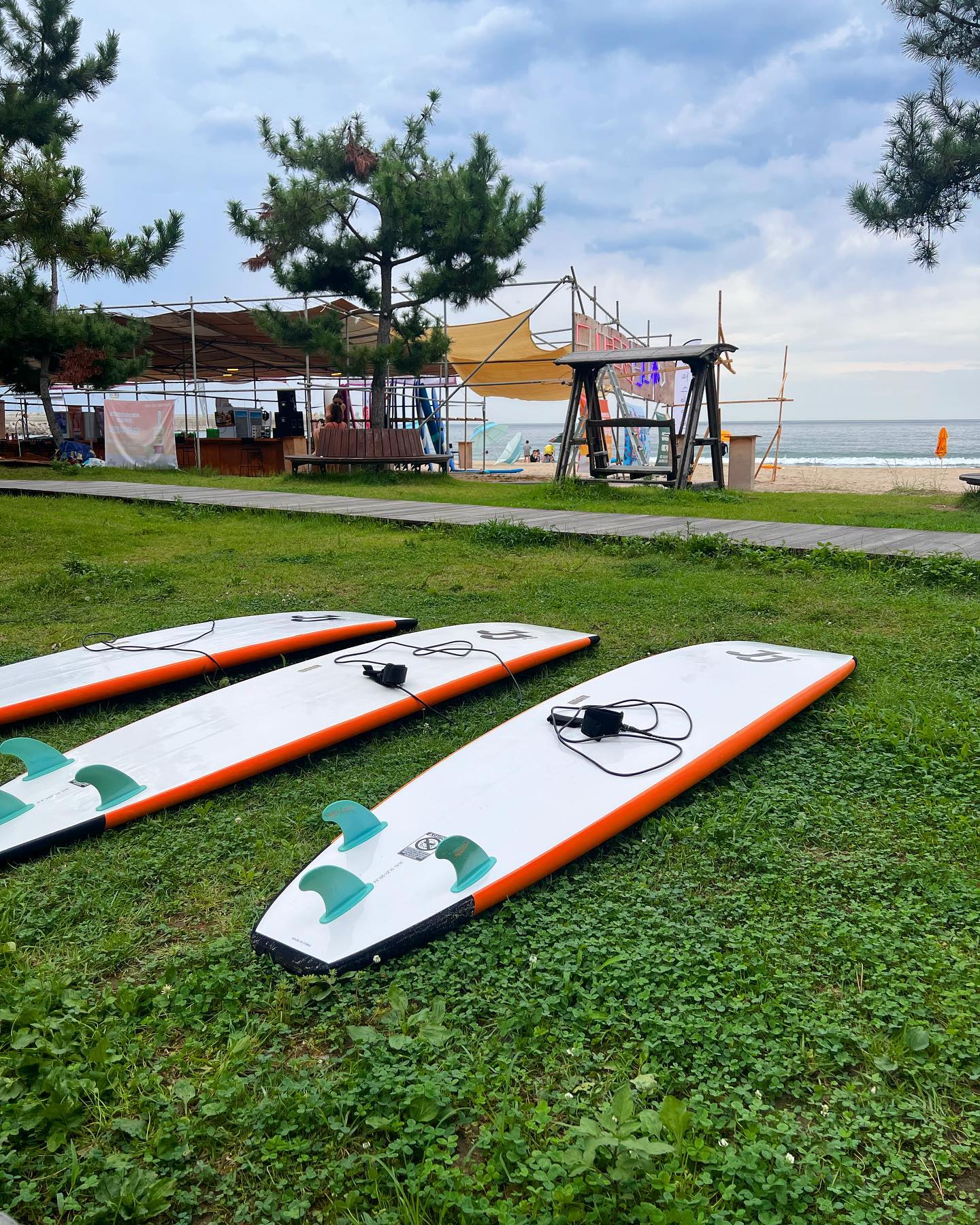 서핑+술=이틀 삭제
 행복하게 서핑했다🏄‍♀️
나 어쩌면 재능충일수도..
.
.
는 구라고 억지로 세워주신 강사님 감사합니다 
또갈래…
.
.
.
#제이제이서프 
#양양
#서피비치
#서핑
#인구해변
#죽도해변
#🏄‍♀️
#수고했어_0816