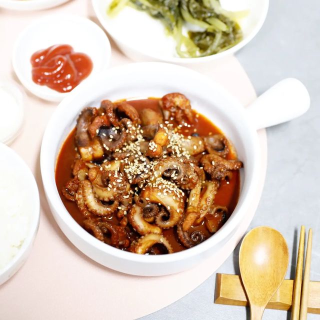 여왕♥나영 multiflow@naver.com on Instagram: "#광고 지구상에서 가장 맵고 맛있는 #이도네쭈꾸미 먹어는 봤니? 그동안 먹어왔던 쭈꾸미 중에서 갑오브 갑! 한팩에 2인용~으로 아주 맛있게 맵게 먹을
