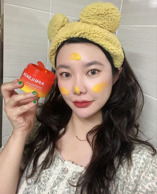 ＳＯＮＪＵＨＥＥ✨ on Instagram: "#협찬제품 - 환절기에 뒤집어진 피부가 쉽게 진정이 안되서 에이프릴스킨에 캐로틴세럼을 내돈으로 사서 써보고 효과를 봐서 좋은 인식을 가지고있었는데,