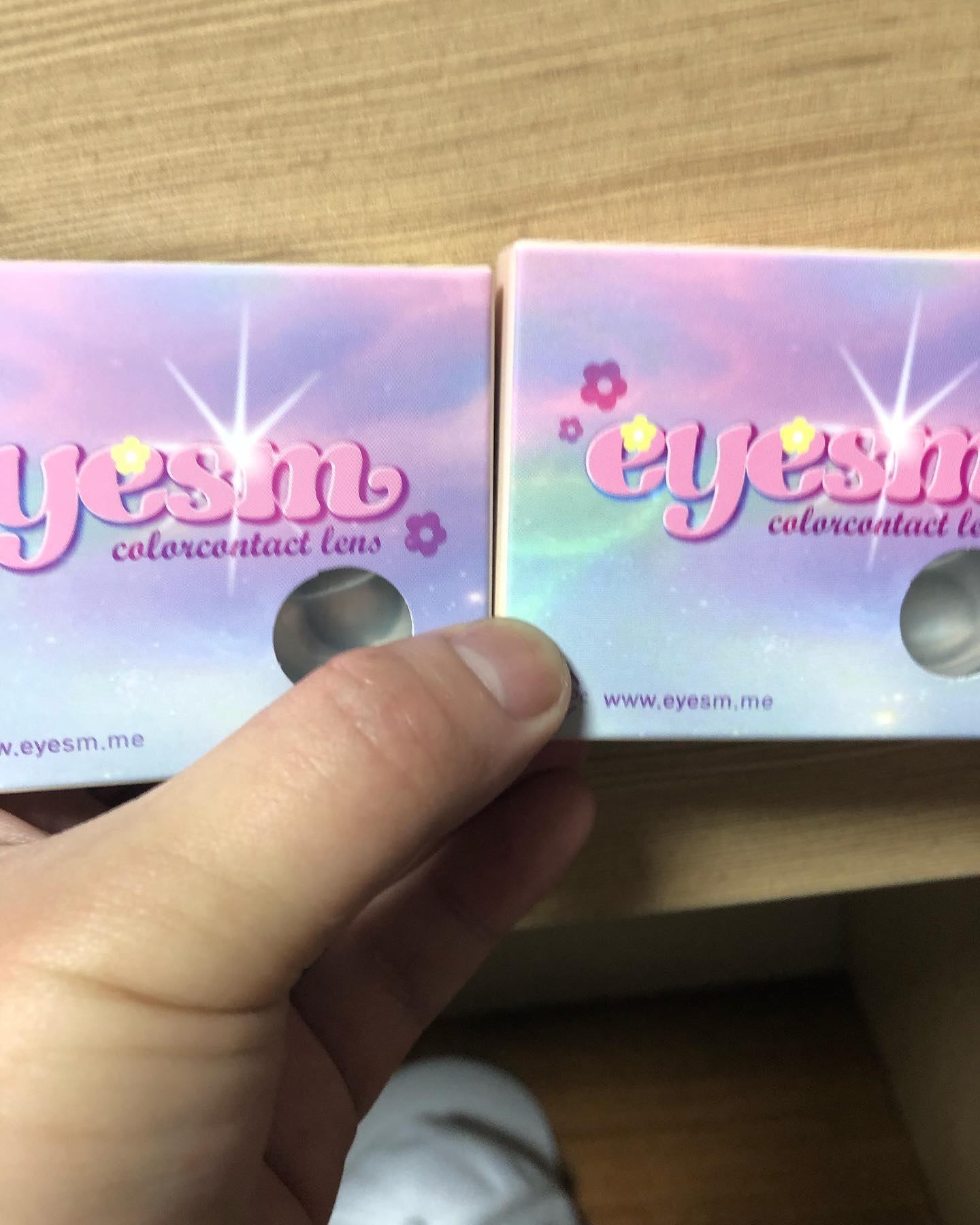 #협찬 eyesm_lens #컬러렌즈 #케이뷰티
하루종일 촉촉한거같아요 스마일라식했는대 하루종일껴도 좋아요 편하고 술먹어도 잘안빡빡하고 무도수라그런지 좋네요^^
#아이코디 #렌즈 #콘텍트렌즈 #그래도진짜리뷰 #찐리뷰 #신상품나왔을땐 #개꿀띠