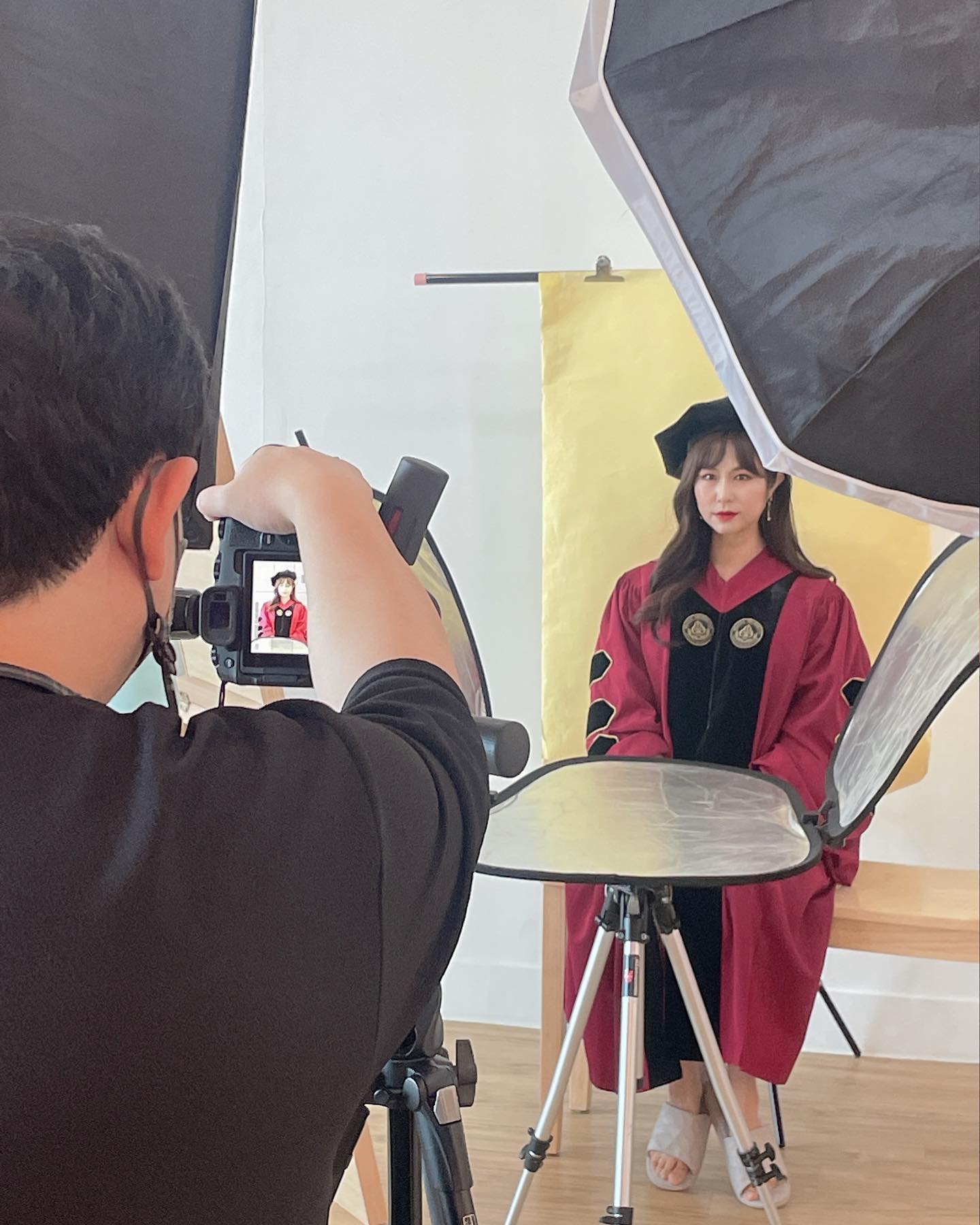 어릴땐 엄마가 사진 찍어주러 다녔는데❣️
#언니아니고엄마에요 #박사졸업 🎓

#갱인스타그램