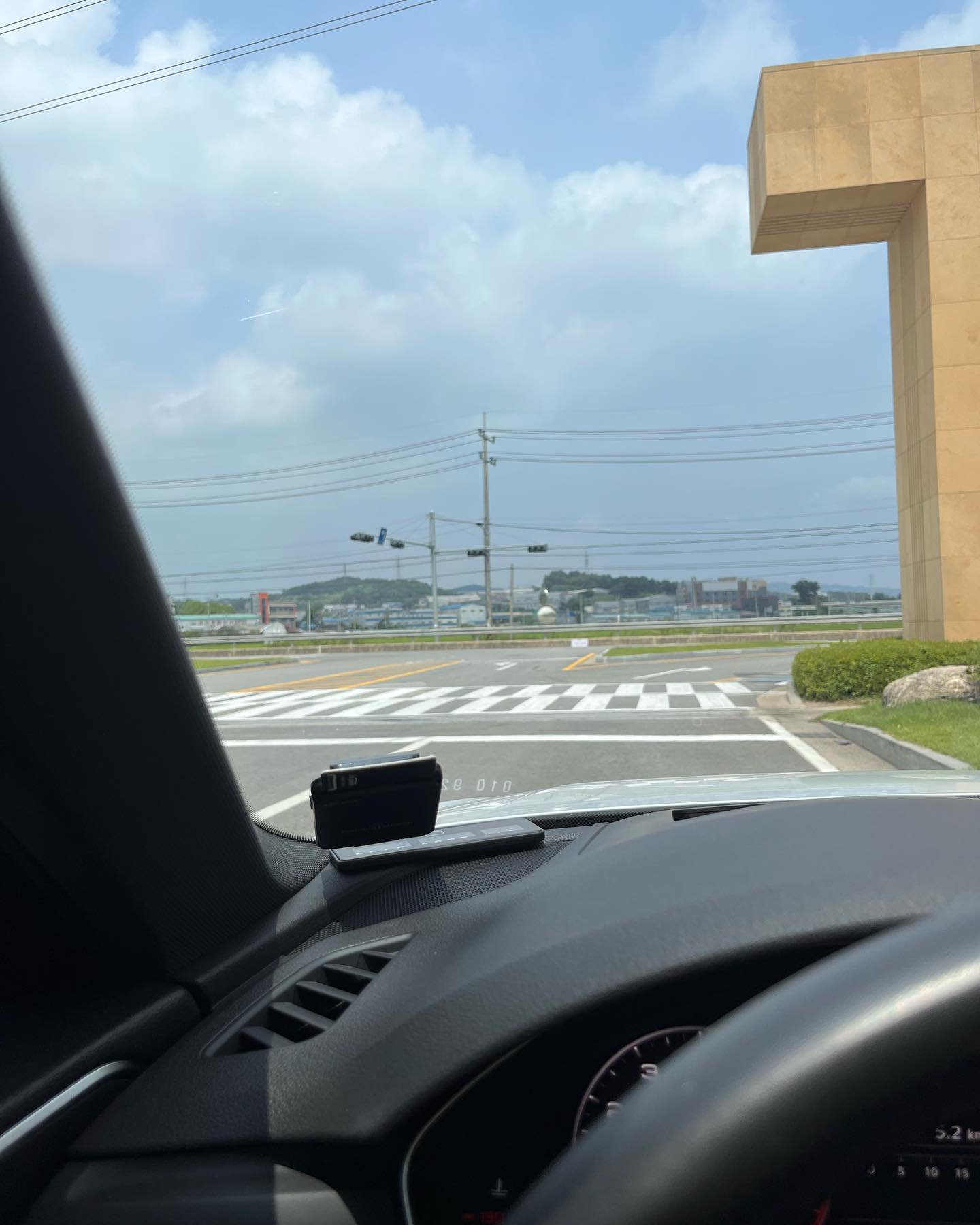 날씨 실화냐구😳 구름둥실둥실🫶🏻

#일상 #날씨좋구요 #선팔하면맞팔 #좋반 #햇볕은쨍쨍 #모레알은반짝 #에어컨가동중 #구름이생크림같누 #여행가기좋은날씨