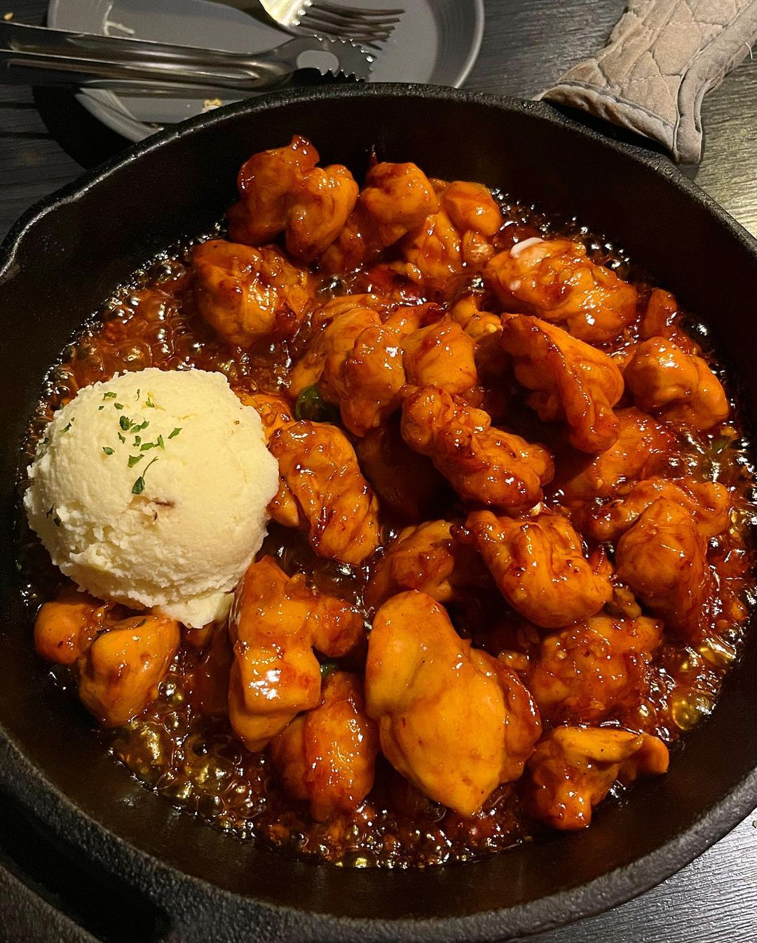 222 Likes, 58 Comments - 오늘의 먹킷리스트 (@oneul_foodmap) on Instagram: “바베큐치킨 끝판왕 #마틸다바베큐치킨 여러분 🐷-하! 너무 습하고 흐린날씨의 주말 아침이에요🥲 그러나 저는 이럴때일수록 텐션업을 위해 맛집을 많이 찾아다...