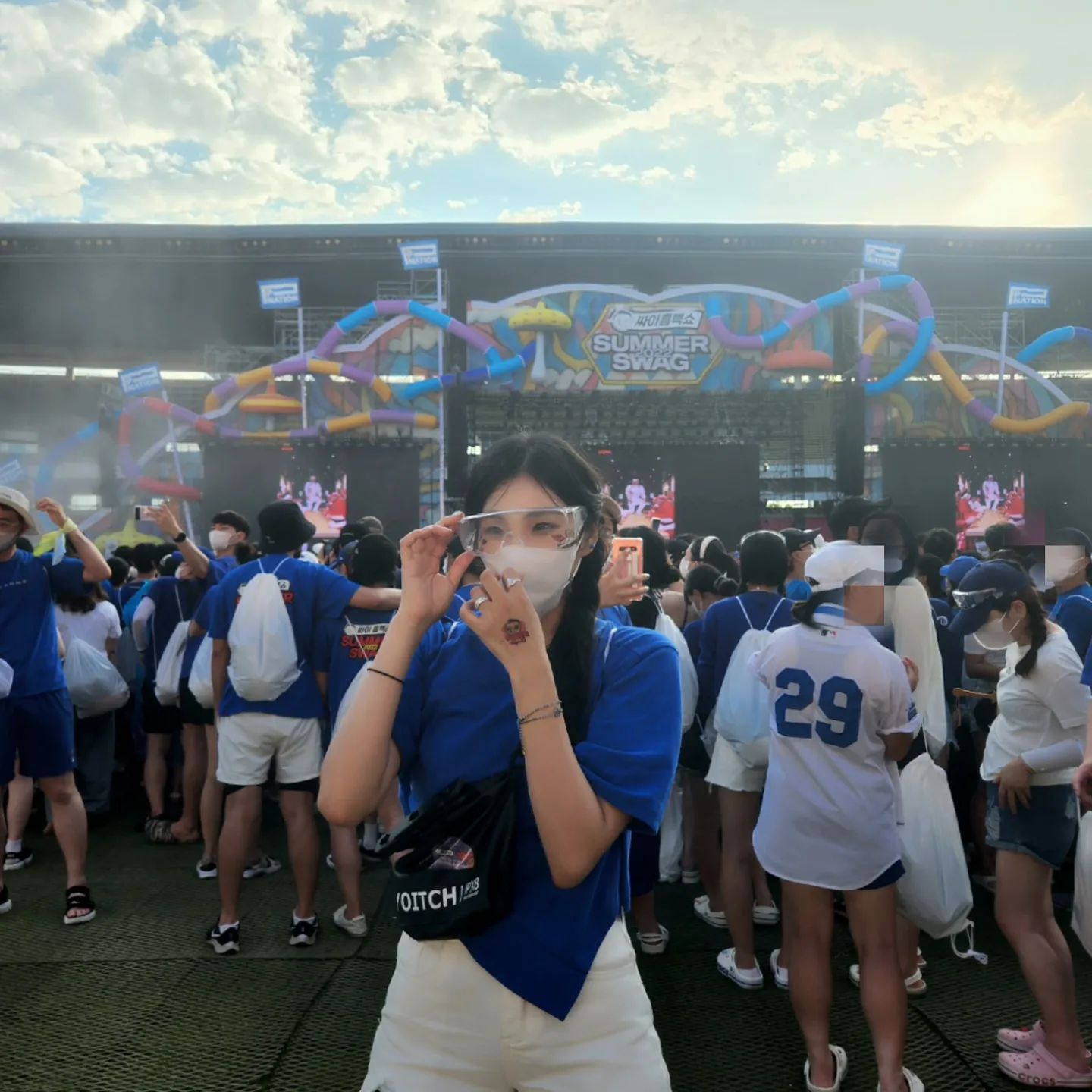 입장전부터 이미 #흠뻑쇼 😂❤️‍🔥
밤새지 못하는 잠실이 아쉬울뿐, 덕분이야 고마워요 감사합니다
많이 늦은후기 끗🤟