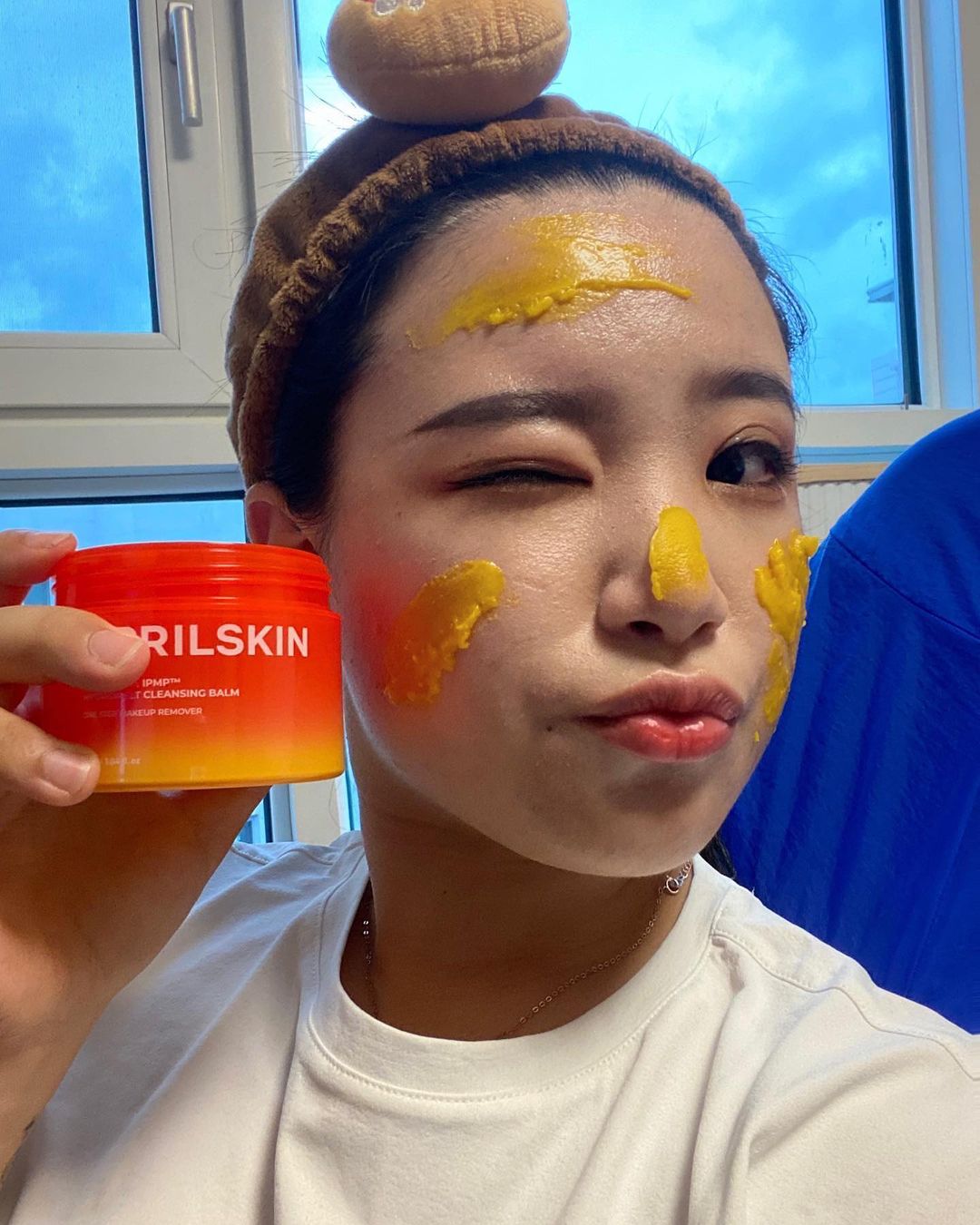 김도갱 on Instagram: “오늘 소개 해드릴 제품은 에이프릴 스킨에서 나온 당근 멜팅 클렌징 밤 제품입니다🥳 솔직히 저만 알고 싶은 제품이네요 저가 클렌징 밤에 대해서 불신이 있는데.. 그