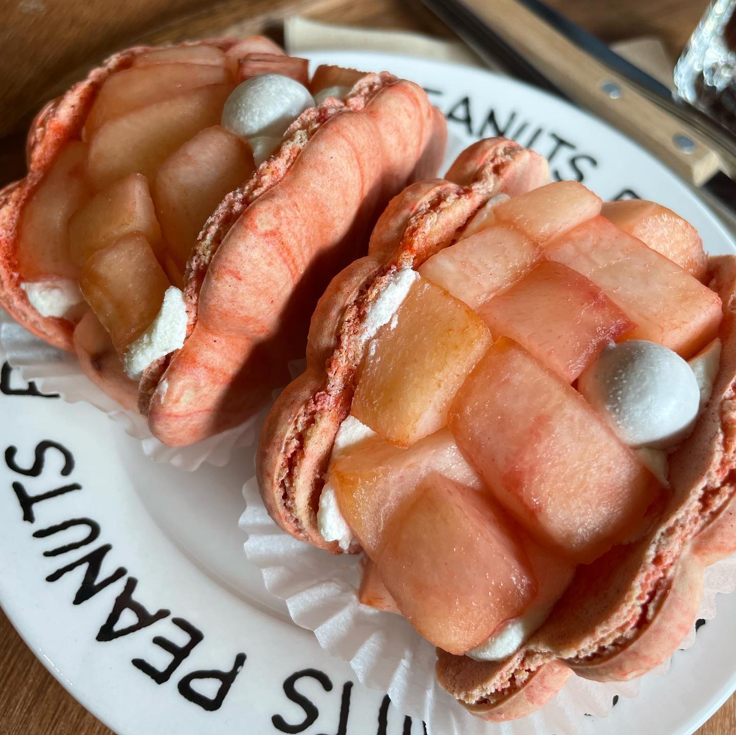 #일쩜오플로어
.
.
#복숭아치즈케이크 
가격 4.8 복숭아 크림 빵 조합 미쳤음 미니케이크 느낌 너무 알찬 조합
.
#애플망고샤인머스캣 #샤인머스캣
가격 4.5 샤인머스캣 완전 달달하고 맛있음
.
최고..
#맞팔 #맞팔해요 #맞팔환영 #먹스타그램 #먹팔 #먹팔맞팔 #일쩜오플로어연남 #연남동맛집 #연남동카페#연남 #연남카페 #마카롱 #뚱카롱 #조개롱 #복숭아디저트 #암스틸헝그리