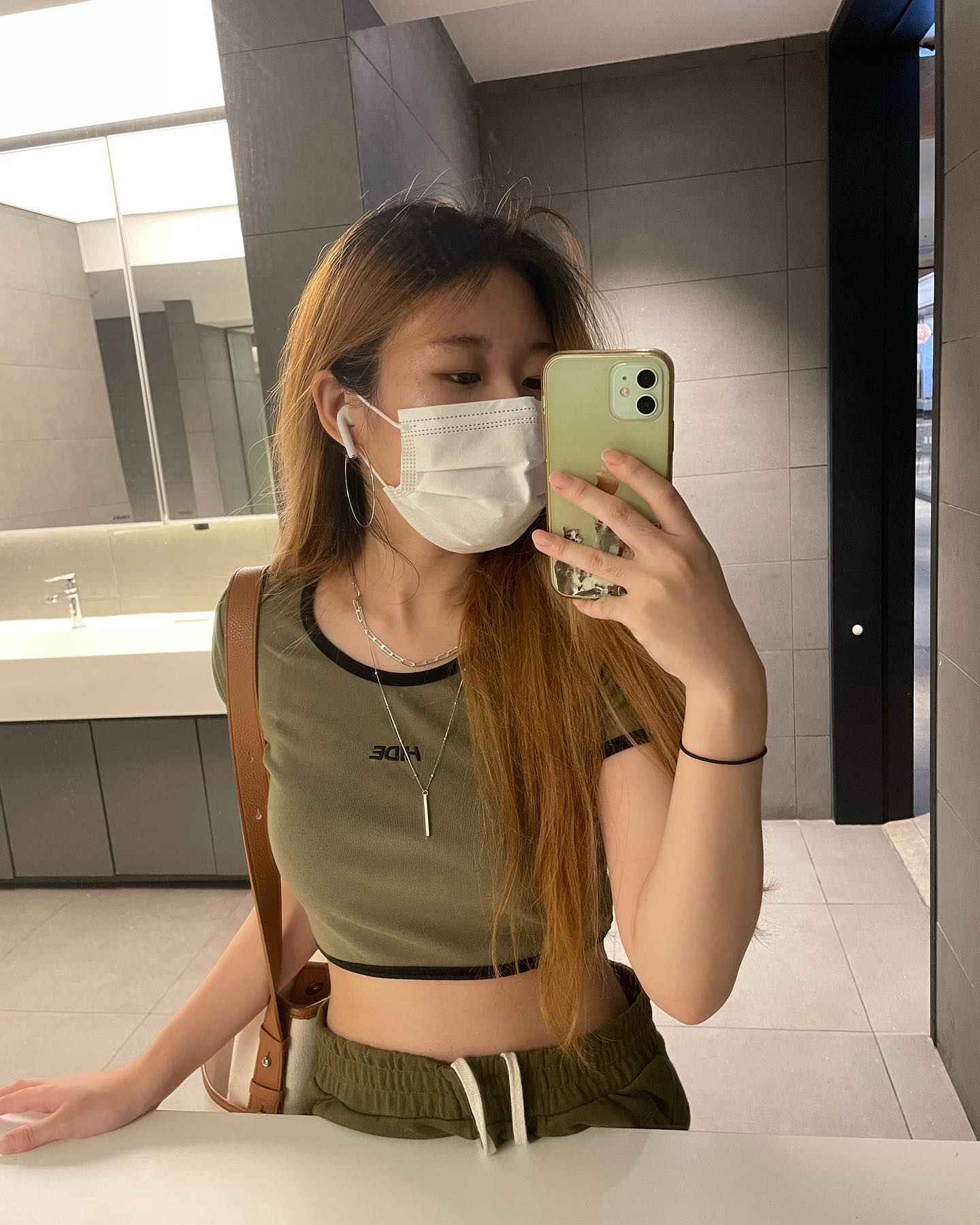 오늘의 패션
근데 이제 이런 패션도 조금 식상하다고 생각이 들기 시작 ㅠㅠ 
늙기 시작한거지