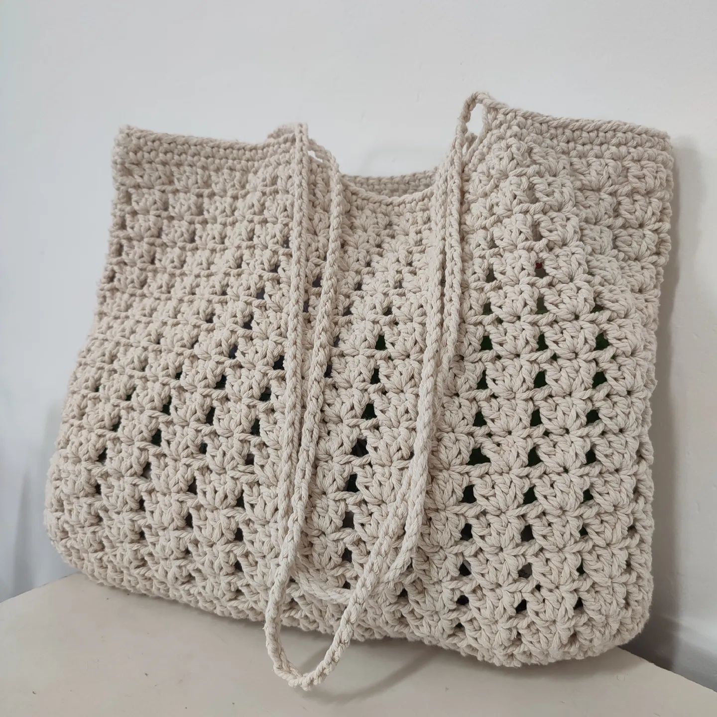 beach bag 🏖
price : 250k
customizable sizes and straps
color : customizable
material : macrame yarn

order through dm or shopee 🛒
shopee link in bio