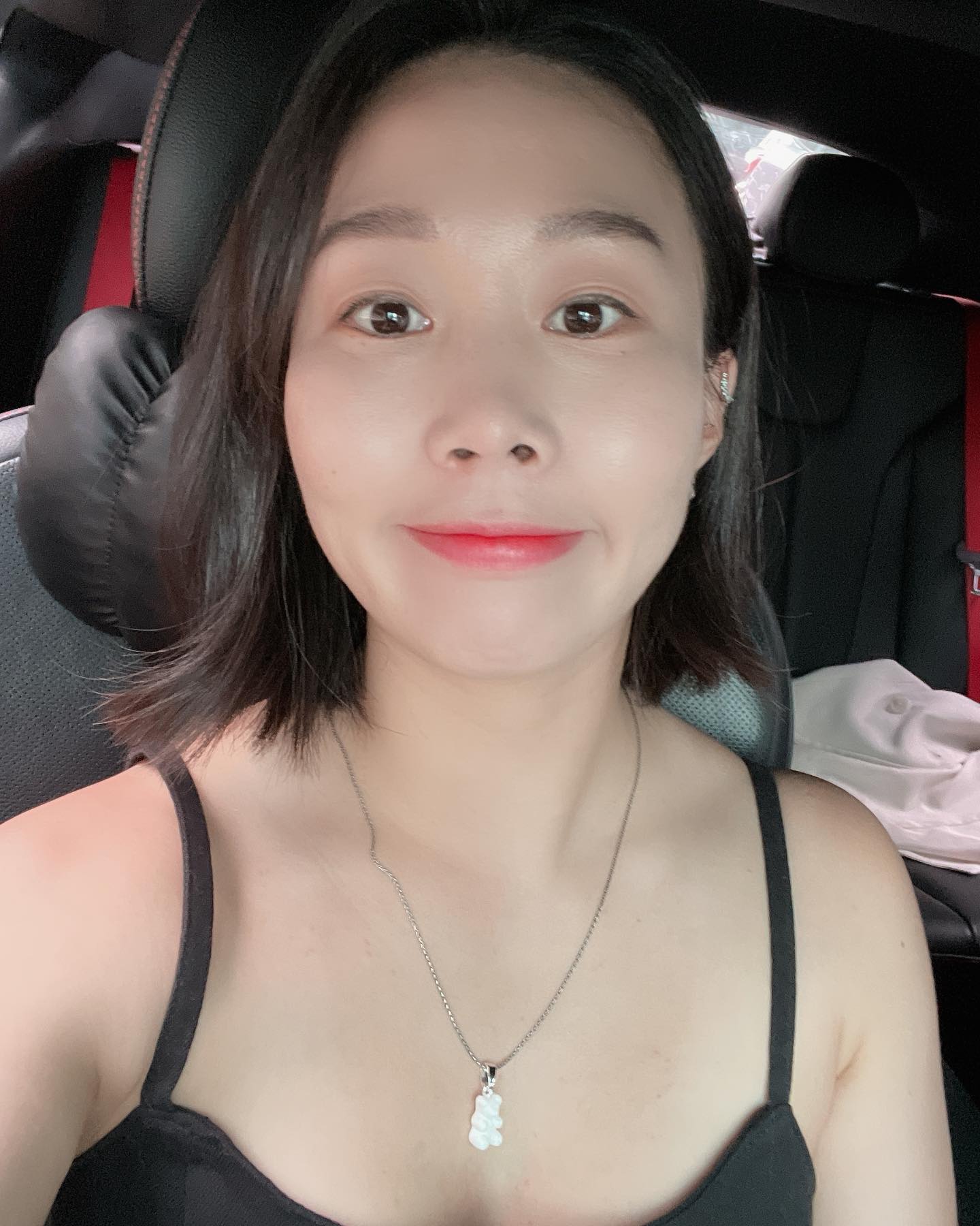 📸
노셈이랑 서울 마실👯‍♀️
이때만 해도 세 발자국만 걸어도 땀이 질질 났는데, 지금은 완전 가을이다🍂

노셈은 김포 놀러 온다 했는데.. 깜깜무소식이고 내 선물은 녹고 있겠디...?
택배 말고 노셈이 들고 김포로 왔으면 좋겠다^ ^

#인생사진 #망원동 #소금집 #3주전 #밀린피드 #천천히올리기 #🫥