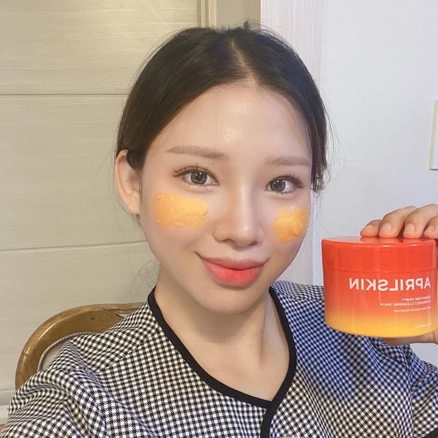 헬린이 즨 on Instagram: "#광고 이지만 요즘 운동가기전 화장지울때 넘 잘쓰고있는 친구들!! 소개해드리고싶어서 데려왔어용 🐻‍❄️캐로틴 IPMP 멜팅 클렌징밤 ☑️리무버 필요없이 워터프