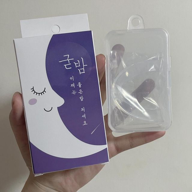 왕 on Instagram: "#AD 공부나 일로 집중을 해야할 때나 잠을 잘 때, 운동을 할 때 좋은 제품인 굳밤 🌙 #광고 #협찬 #수면용마우스피스 #마우스피스 #꿀잠 #굳밤 #무소음수면 #치아보호 #치아보호