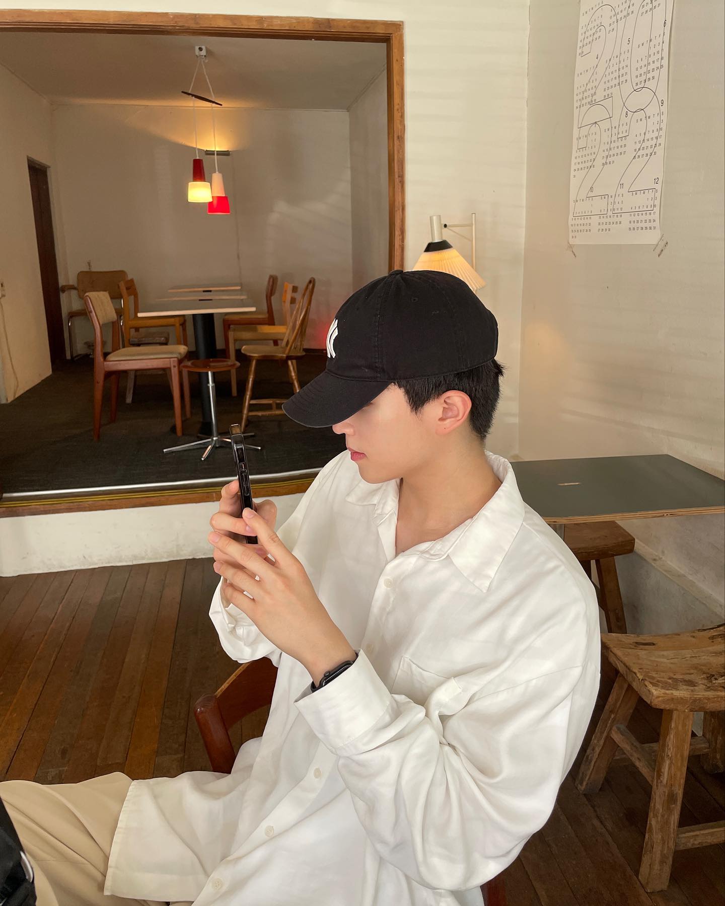 셔츠를 입기엔 너무 더운 여름🫠