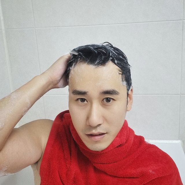 서병문 on Instagram: "#광고 베지터 뺨치는 M자 머리, 멘솔 향으로 날리뿝시다! 🌬🌬🌬 [써지쿨] 닥터헤어쿨 탈모샴푸 포맨 태생 M자 머리, 마트에서 파는 샴푸 쓰다가 이번엔 병원에서 판매하