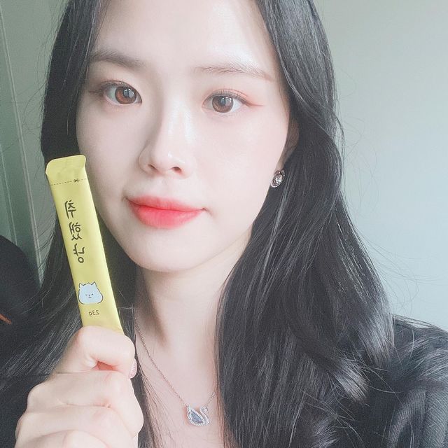 김민지 on Instagram: "😻뷰티앤부티에서 한해가 소개한 숙취해소제 입니다😻 #광고 #숙취해소제 #숙취 #숙취해소 #취했냥 #한해 #뷰티앤부티 ❗️#음주 전 1포 ❗️#음주 후 1포 #뷰티앤부티 에