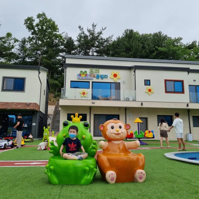 석쥬아빠 on Instagram: ". #안녕하세요 #석주아빠 입니다😍 #주말 잘 보내고 계신가요? #여기는 #조이키즈풀빌라 입니다!! 빠밤!!😝😝😝😝 석주가족은 오늘 3시에 딱 맞춰서 입실했습니다 이