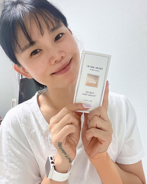 ʀᴀᴏɴ ❦ on Instagram: "오늘도 빙그레💗 즐거운 아침을 잘 보내셨나요?! 전 개운하게 아침 요가 수련을 끝내고 푸석해진 제 피부를 되 살리기 위해서 프롬미에서 보내주신 수부지 미스트를