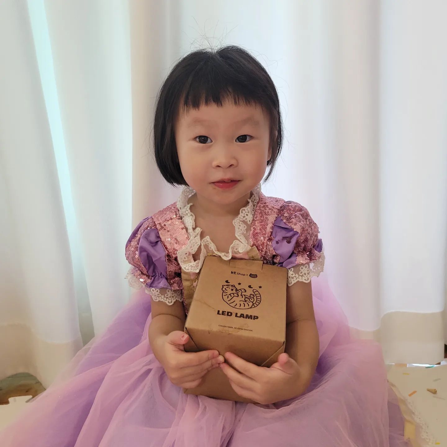 -
무직타이거×KT shop 콜라보 참을 수 업띠
센스 넘치게 피크닉 필수템으로만 구성된 
무직타이거 칠링박스 체험단 당첨되어브러띠요
"Gifts for your rest" chillng box 🐯

✔️폴딩테이블
✔️피크닉매트
✔️보냉백
✔️와인컵세트
✔️블루투스스피커
✔️칠링백

구성도 넘나 알차버리는 것
이거 누가 기획한 거죠 🙊 
kt shop 담당자님 멋져버려엇🤭
일요일부턴 비가 온다길래
어제 오후 신나게 다녀온 인천대공원!
가기 전 언박싱도 아이들이랑 신나게 해떠요
애들아 나가자 고고싱!!
.
.
.
.
#KTShop #무직타이거 #피크닉 #피크닉필수템 #뚱랑이와피크닉 
[본 포스팅은 KT shop 무직타이거 피크닉 세트 체험단 활동의 일환으로 작성되었습니다]
https://kt.com/qqr4
💓