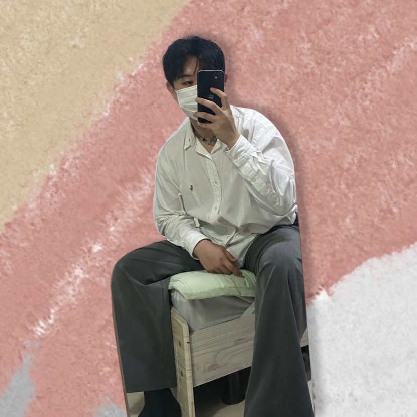 오늘은 수업 다녀와서 찍은 캠퍼스룩! 흰 셔츠랑 슬랙스는 안 어울릴 수가 없네요