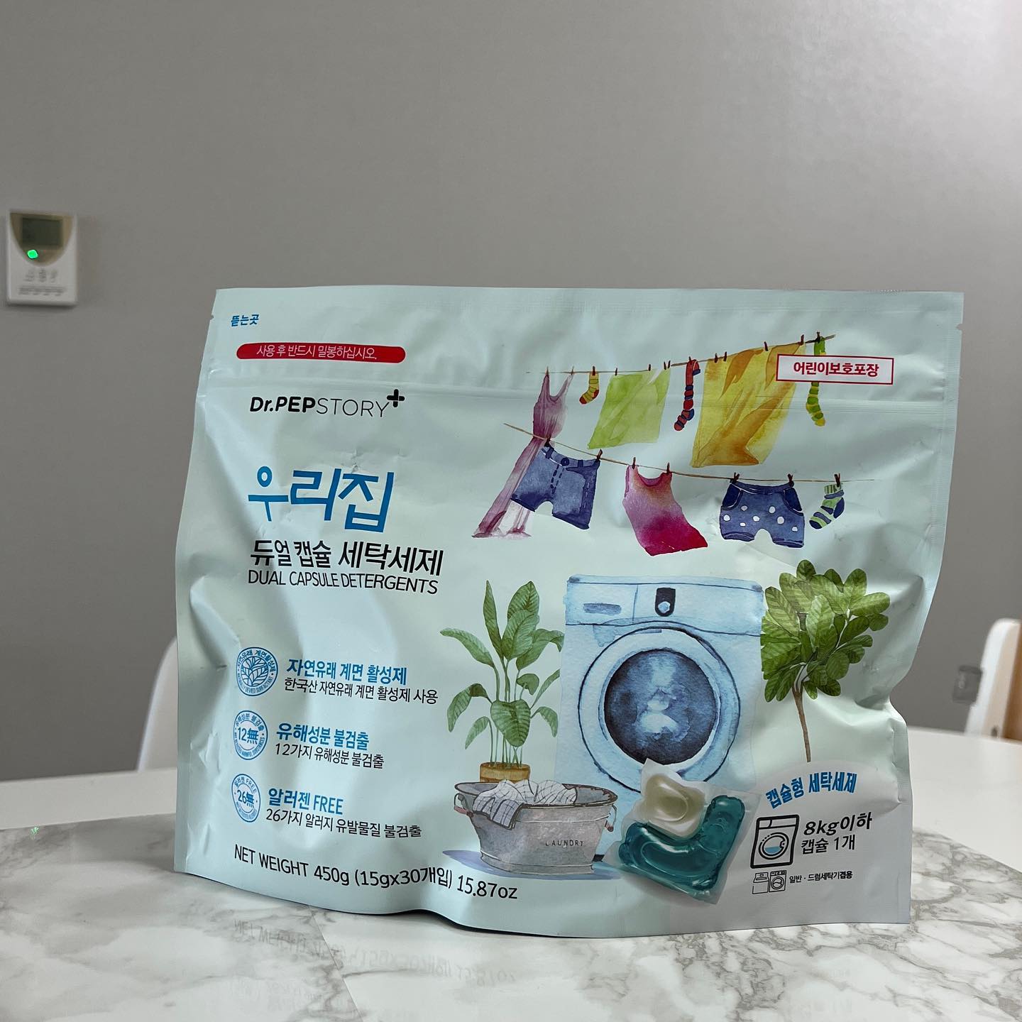 가루세제, 액체세제 불편함은 끝!
쏙 넣기만 하면 되는 캡슐세제로 빨래를 간편하게💕

테스트로 검증된 완벽한 세정력인 세제💗

몸에 나쁜건 확- 빼자! 
MIT, CMIT, 폼알데하이드, 파라벤6종, 
형광증백제, 비소, 벤젠 등 유해물질 
12가지 불검출 테스트 통과 미국산 100% 
수용성 특수 가공 필름으로 쉽게 터지지 않고 
찬물에도 편안하게 녹아 잔여물걱정 NO!

특히 겉면에 쓴맛을 첨가해서
아이가 잘못 입에 넣어도 바로 뱉을 수 있게 
만들었구요! 유통기한도 3년으로 넉넉하답니다🥰

사진과 같이 음식 흘린 끈적한 자국들도
말끔하게 사라지고 향도 은은한게 
계속 맡고 싶은 향이였어요 💗

평상시에도 캡슐세제 사용했었는데 
쓰던 거 다 쓰면 요 세제로 바꾸렵니다⭐️

구매는 요기로⭐️
drpepstory 

포스팅은 닥터펩스토리로부터 제품을 제공받아 솔직하게 작성된 후기입니다.

#소형캡슐세제 #캡슐세제 #세제추천 #소량빨래용 #닥터펩스토리 #세탁세제 #친환경세제 #천연세제 #안심세제 #우리집세제 #올인원세제 #추천세제