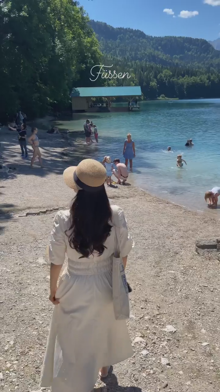 🇩🇪
수영복 가져가지 않아서 너무 아쉬웠던 곳❤️
날씨도 좋고 물색깔 너무 예뻐서 수영은 못하지만
물 속으로 뛰어들고 싶던 알프제호수🏞️
디즈니성 보러 갔는데 에메랄드 호수까지 보고
날씨까지 모든게 완벽했던 날❣️

📍알프제호수 Alpsee