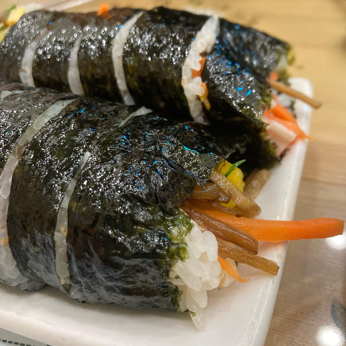 -
챔기름 찹찹 바른 #고봉민김밥
내가 제일 좋아하는 #참치김밥
간단하게, but 든든하게 먹기엔 역시 김밥에 라면이지😆

#고봉민김밥 #고봉민참치김밥 #고봉민라면 #신라면 #분식 #분식맛집 #대전유성