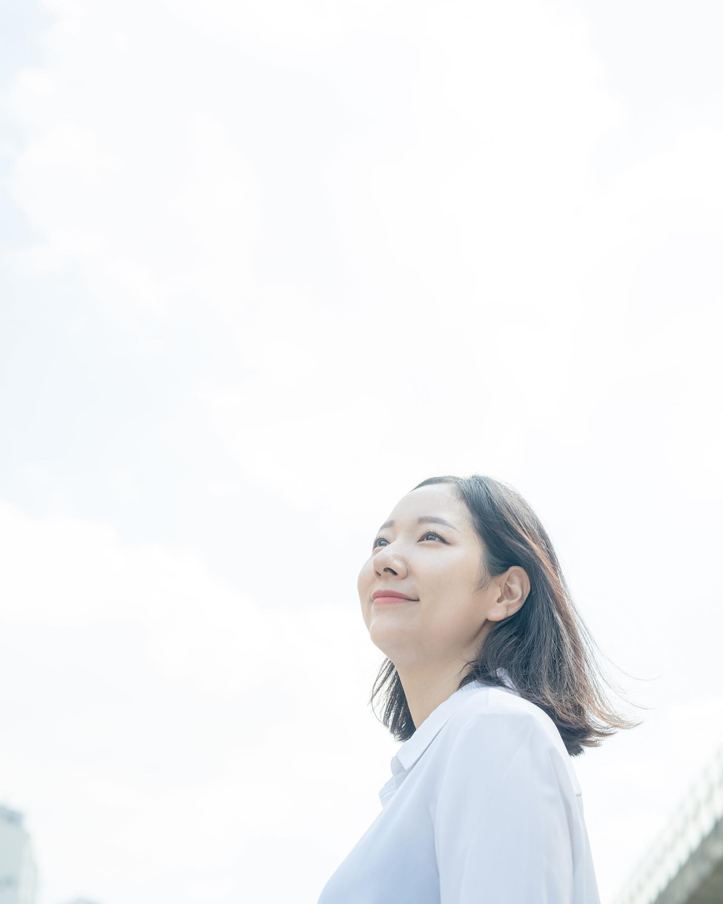 머리 자르기 전에 찍은 사진ㅎㅎ
날씨 좋아서 여기저기 다니는 중입니다😚
동네도 생각보다 괜찮고 숨은 맛집 카페 찾는 재미가 있어요.
.
.
.
.
.
.
.
#단발 #셔츠 #여름 #동네 #코디
#스냅 #스냅모델 #스냅촬영