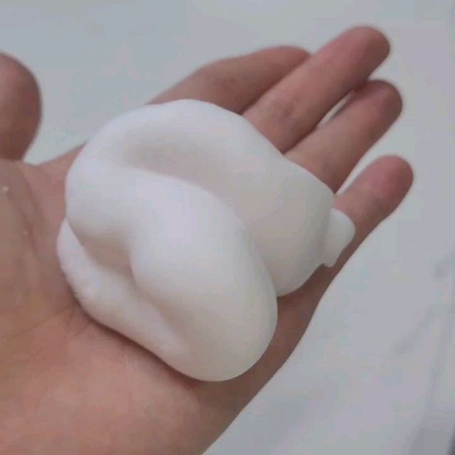 김혜영 on Instagram: "#광고 휘핑크림보다 더 쫀쫀한 콜라겐 버블이 빠르게 흡수되고 물광피부가 되면서 리프팅된게 바로 보이는거에요?🤭 프리미엄 에스테틱에서 받은 물광리프팅처럼 아주