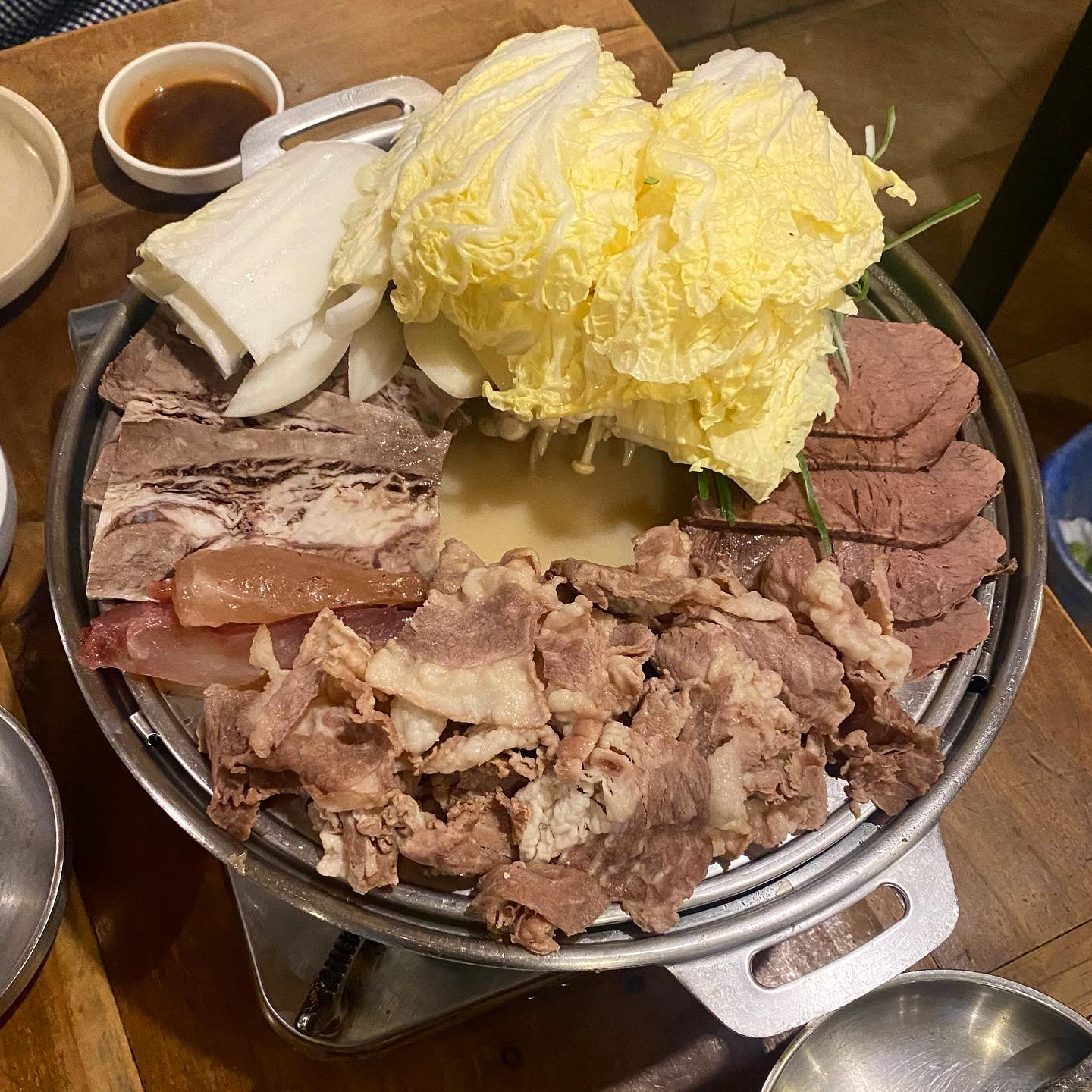 #느티나무설렁탕 #수육전골 ⠀
⠀
쌀쌀해지면 생각나는 느티나무집⠀
⠀
마지막까지 따뜻하게 먹을 수 있는 수육전골😋⠀
⠀
한국인이라면 칼국수로 마무리👍🏻⠀
.⠀⠀
.⠀⠀
.⠀⠀
.⠀⠀
.⠀⠀
.⠀⠀
.⠀⠀
.⠀⠀
#맞팔환영 #맞팔해요 #선팔맞팔 #선팔하면맞팔 #좋아요반사 #먹팔환영 #인친대환영 #먹스타맞팔 #먹스타그램 #맛스타그램⠀