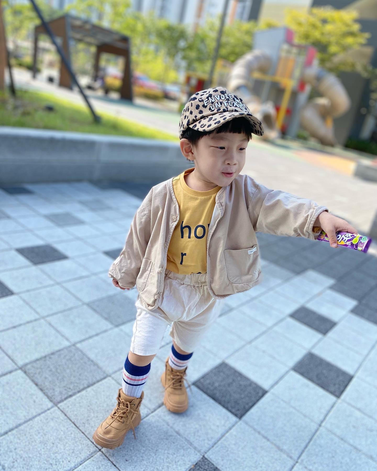 👶🏻

어제는 초코까까 
오늘은 마이쮸 

등원 시키기 참 힘드네 🤦🏻‍♀️

#3살 #30개월 #등원룩