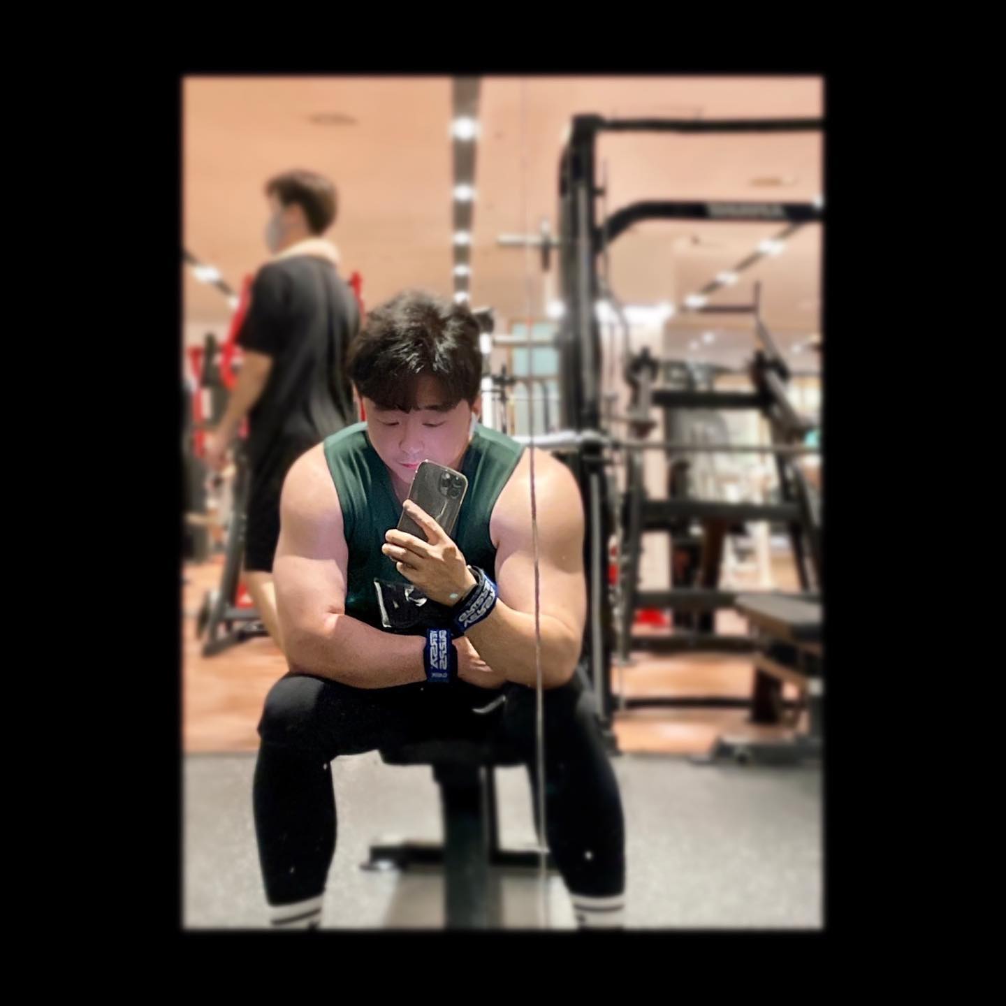 #daily #오운완🏋️ #workout #불금🔥 
.

.

.
헬린이의 운동일지
금요팅 상체루틴🔥🔥🔥

버어얼써 금요일...🥲
시간이 아~~~~~주 잘 가네요 ❗️❗️

하루 쉬고 스트레스 땀으로 쫙 ㅎㅎ
모두들  Hot 불금🔥🔥🔥 보내세요

식단 먹어야하지만...

먹고 빼자

윤기 자르르 한우육회🍖 냠냠 챱챱 😋