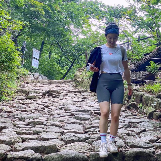 @from_holy on Instagram: "⛰이번 북한산행은 @mayala.factory @maru_hyang 메이아라 등산양말과 함께했어요! 메이아라는 등산에 특화되어있는 양말인데 저는 등산뿐만 아니라 평소 트레드밀이나 야외러