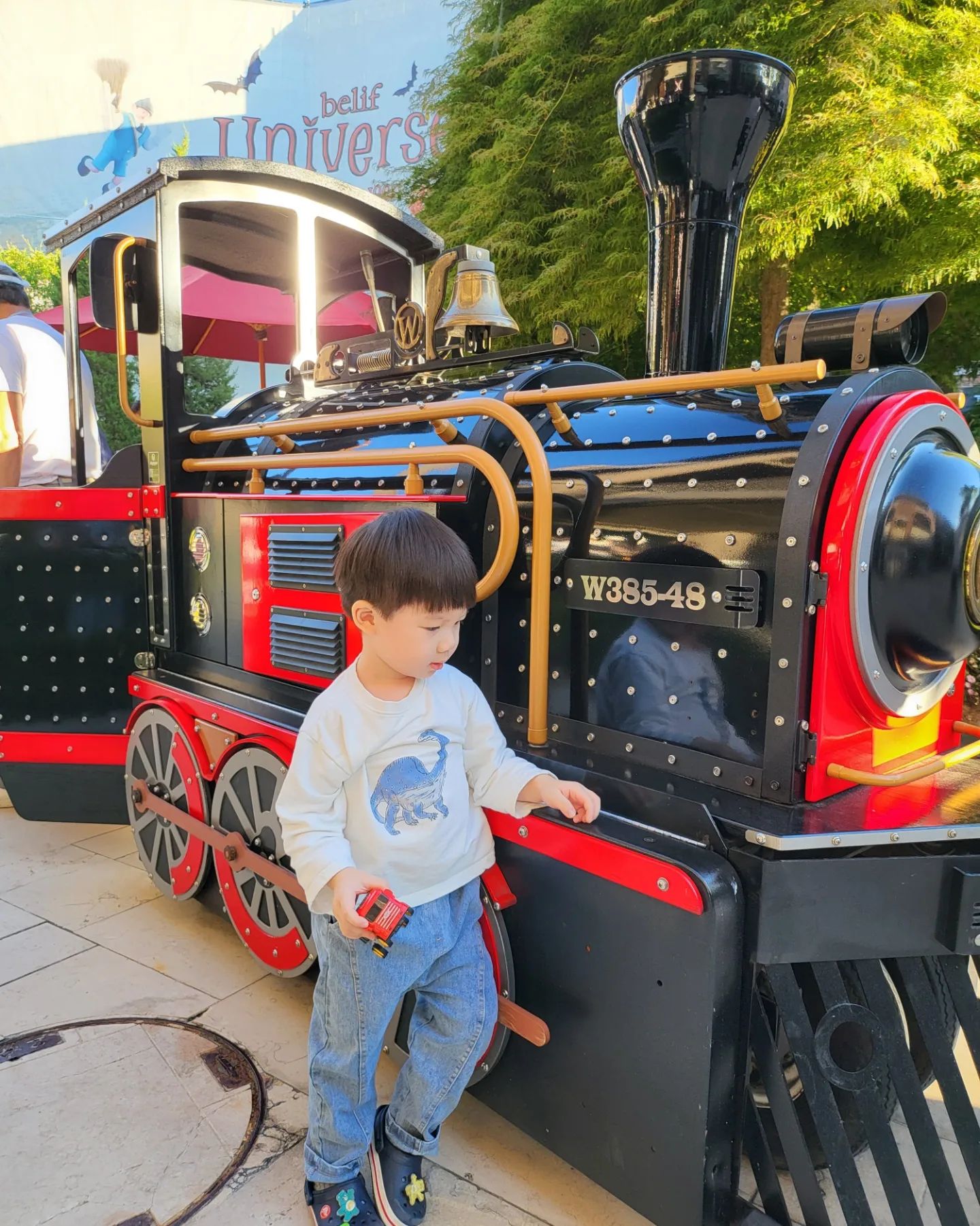 🚂💨💨💨

요즘 낮잠 안잔다고 엄청 버티는데
기차타러 간다고 했더니 
낮잠 자고 밥 한 그릇 까지 뚝.딱 👀
매번 평일에 가서 못탔던 기차 소원풀이한날✌🏻

사람이 너~~~~~~무 많아서 
쇼핑하다하다 걍 인터넷으로 시킴🤣🤣