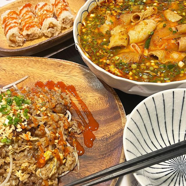 선 영 ✨ on Instagram: "_ 곱창쌀국수 보자마자 퇴근하고 달려옴 🍜 누가 불러서 읭 ? 했더니 혀니엉니가 쨘 👀 다먹고나서 스토리보고 서로 뭐시킨지 알았는데 콜라까지 그대로 복붙