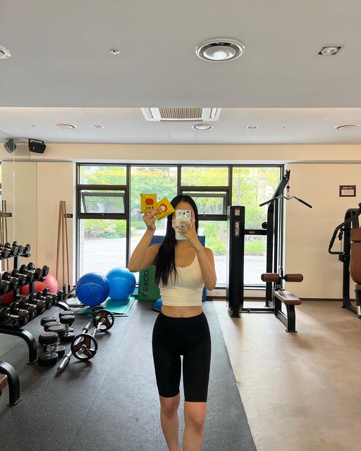 필라테스 강사_ 🌿 on Instagram: "#광고 협찬받은 호박차 마시고 운동했어요!!🔥 100% 호박으로 만든 티라서 건강하게 마실수 있어요!! 굳굳💪 건강하게 섭취할수 있고 완전 딱 내 스타일!!!! 뷰