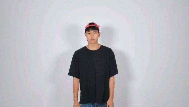 이관호 on Instagram: "#협찬 제가 즐겨마시는 에비앙에서 협찬이 들어왔습니다 우하하 우리 몸의 70%를 차지하는 물!  물만 잘 마셔도 질병의 30%가 예방되는 거 알고 계셨나요? 요즘같이 다양한
