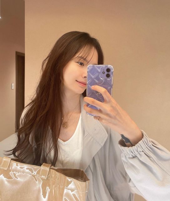 ʏᴜʟɪᴀ on Instagram: "피부에 영양공급 성공 🫶🏻 #광고 나의 전성기를 다시 찾아주는 마법을 아세요? 셀프웨딩 준비로 피로해진 제 피부에 마법을 걸었는데, 그게 바로 #스킨부스터 ‼️ #