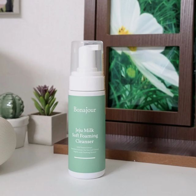 워니🌷 on Instagram: "#광고 순하디 순하다 💚 보나쥬르 제주밀크포밍클렌저 아기, 임산부도 사용 가능한 유해성분0%의 순한 클렌저에요~ 제주산우유단백질추출물 65%+10가지 허브추출물을 듬