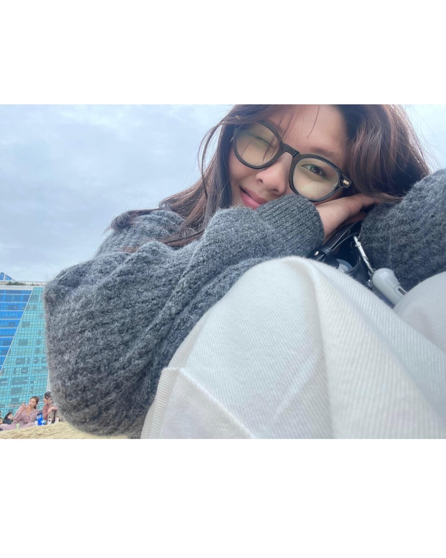 어제의 해운대는 살짝 흐렸지만 그것조차도 넘넘 좋았던💙(답글과 답방이 밀려서 댓글 shut down)
.
.
.
.
.
#패션계정 #패션  #패션계정맞팔 #ootd #코디 #데일리룩 #일상룩 #가을여자코디 #캠퍼스룩  #셀피 #selfie #셀카 #니트추천코디 #가을니트추천