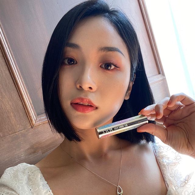 @yustina_no.1 on Instagram: "#협찬 온도에 따라 변하는 나만의 립밤! 레인보우허니립밤🌈 @ynmbeauty_official 패키지 보자마자 영롱 그 자체라서 얼른 발라보고 싶었던 제품이예요💕 자연스러운 발색