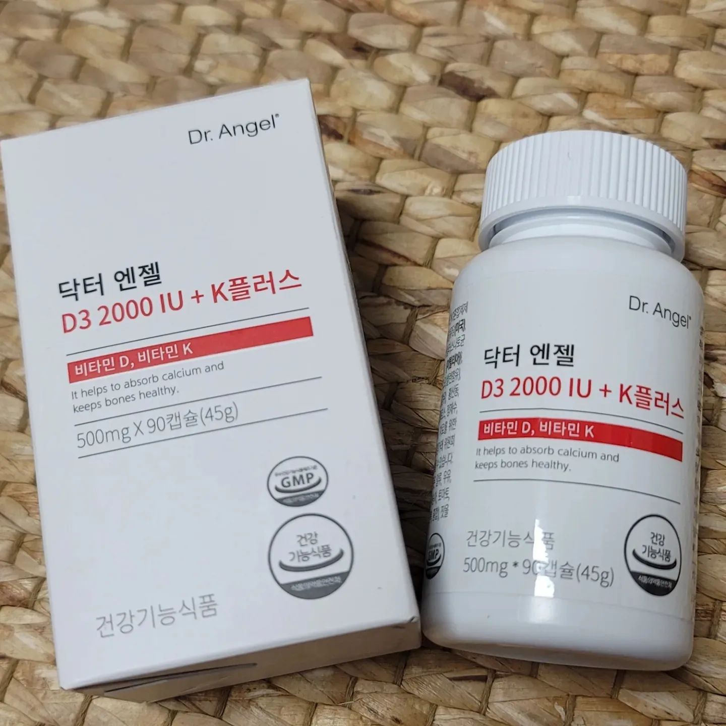 안녕하세요 이번에 한국인에게 가장 부족한 영양소 1위 비타민D 소개해요
- 코로나,미세먼지로 인한 야외활동 부족과 피부노화로 인한 자외선 차단 및 회피의 일상화로 인해 햇빛을 보는 시간이 줄어들어 한국인의 10명중 9명은 비타민D 결핍에 노출되어 있다고 하는데요

닥터엔젤 비타민D3 2000IU + K 플러스‘ 로 하루 1알이면 누구나 쉽게 비타민D의 섭취를 충분히 할 수 있어요
- 전국 병의원에서 구매할 수 있답니다

비타민D의 장점은
- 관절/뼈 건강에 도움
- 면역력 증진에 도움
- 숙취/피로감 해소에 도움
- 혈관 석회화 예방 및 혈관 유연성 유지에 도움을 준다고 해요!

#비타민D #관절영양제 #마그네슘영양제 #무릎관절영양제 #비타민D결핍 #병원입점비타민D #임산부비타민D #비타민D3 #어린이비타민D #비타민디 #아기비타민D #비타민K #칼슘비타민D #뼈건강영양제 #골다공증영양제 #뼈건강 #뼈건강영양제 #뼈타민