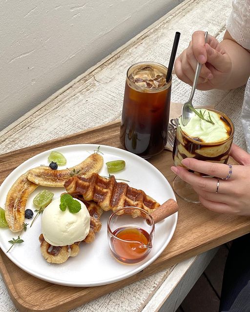 장혜빈ꯁ on Instagram: "🌱 싱그러운 느낌 가득한 소리숲카페🍃 맛과 분위기 도 빠지지 않는 카페에요 종종 카공하러 가고싶은,,, ♥.̮♥ #사진맛집 #카페스타그램 #성수동카페 #성