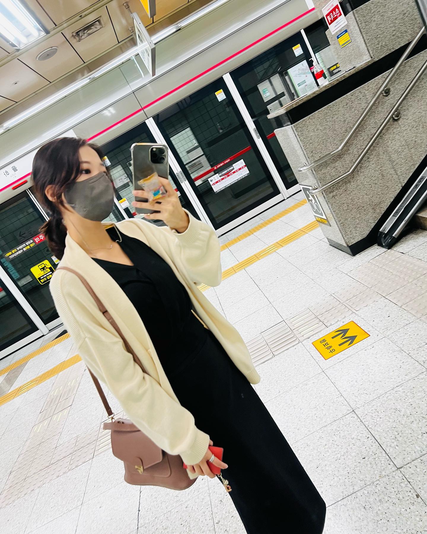 #첫줄
갑자기 이렇게 추워질 일인가
가을 삭제
.
.
.
.
#ootd #일상 #출근샷 #추워 #가을어디갔니 #셀카 #셀피 #selfie #가을 #겨울 #감기조심 #대구 #데일리 #일상 #소통 #남다른남양지