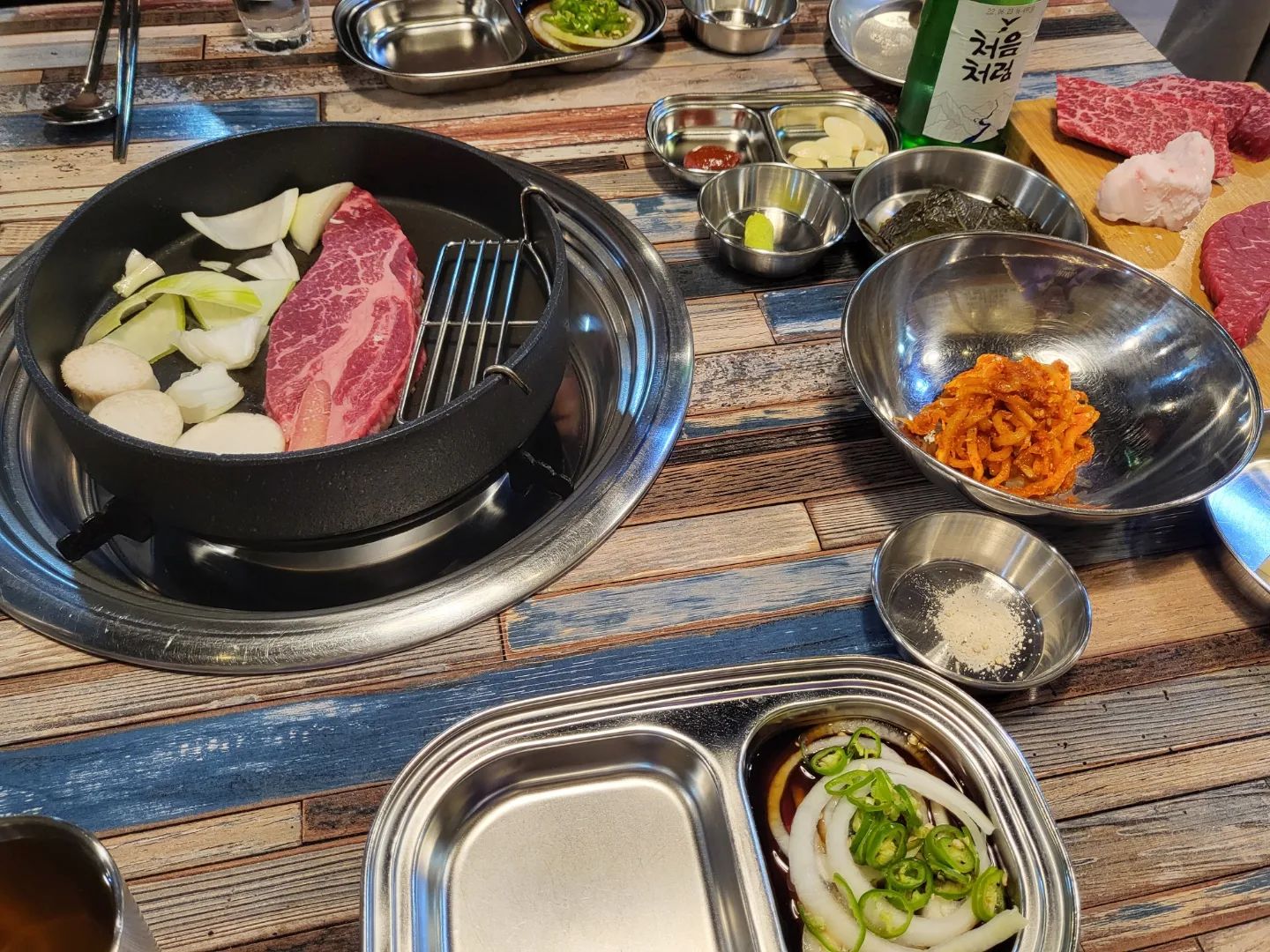1차로 등심상회, 2차로 노군꼬치 오빠랑 오랜만에 데이트 🥰 너무 재밌고 즐거웠음. 음식까지 맛있어서 기억에 남을뜻👏🏻

#부부 #부부일상 #부부스타그램 #의정부새댁 #등심상회 #노군꼬치 #2년차부부 #의정부맛집 #데이트 #일상 #행복