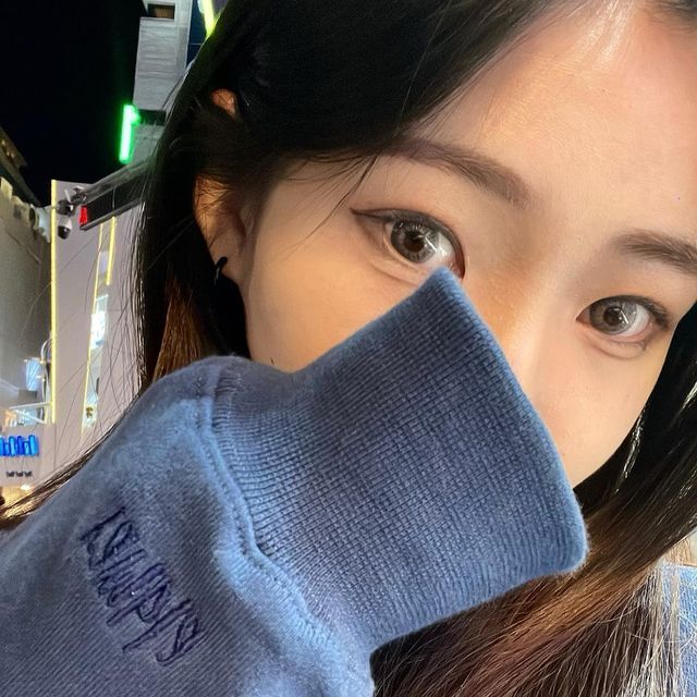 으네 on Instagram: "#광고 데일리로 착용하기 좋은 이쁜 링귀걸이 조하 ~ #롸잇히어#right_here#쇼핑몰추천"