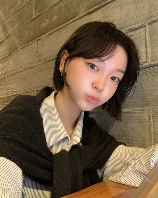 나영스 따봉스👍🏻 on Instagram: "🥹🫶🏻단발성공❤️❤️❤️ #드라포레센텀 따봉스👍🏻 몇달전에 한참길렀던 긴 머리를 싹뚝 잘라버렸는데💇‍♀️ 생각했던 느낌이 전혀 아니고 길