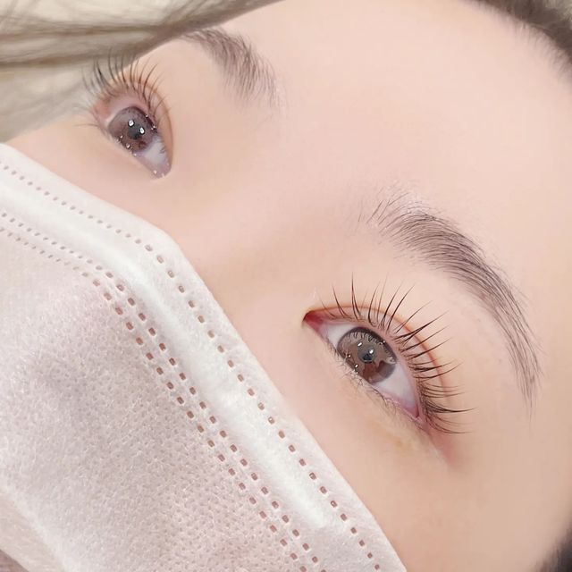 🤵💍👰‍♀️ & ✍️ on Instagram: "#협찬 @the_hyen_beauty 속눈썹펌👀✨️ 평소에 주변에서 눈이 예쁘다, 속눈썹도 길고 숱이 많아서 속눈썹펌만 해도 너무 예쁘겠다는 이야기를 자주 들었었는