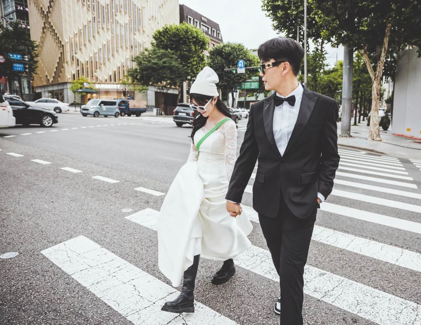 🤵🏻‍♂️❤️‍🔥👰🏻‍♀️ 결혼합니다!
⠀
✔️ 2022년 10월 30일 일요일 PM 12:20⠀
⠀
한 분 한 분 연락드리는 게 도리이지만⠀
갑작스러운 연락이 부담이 되실까⠀
어려운 시기에 실례가 되지는 않을까⠀
미처 연락드리지 못한 분들께 죄송합니다⠀
⠀
너그러이 이해해 주시고⠀
연락 주시면 감사한 마음으로 소식 전하겠습니다!⠀
⠀
좋은 날 귀한 걸음으로 저희의 앞날을⠀
따뜻하게 축하해 주신다면⠀
그 마음 잊지 않고 잘 살겠습니다 ◡̈⠀