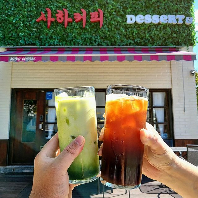 먹보패밀리 on Instagram: "#협찬 #디저트카페 #번맛집 @saha_jhs 오늘 소개해드릴곳은 저번에도 소개 해드렸던 지행역 근처에 있는 사하 카페 입니다!!🤭🤭 저번에 방문 했을때는 저녁 시간때 였