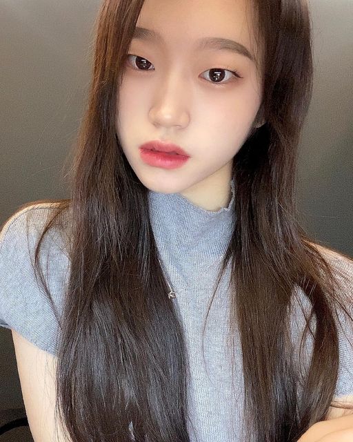 김선우 on Instagram: "#협찬 💓피팅레이어 +컨실픽싱쿠션💓 촉촉한데 커버력이 좋고 오래 픽싱이 잘 돼요! #베이스논쟁 #루나베이스 #피팅레이어 #컨실픽싱쿠션 #루나 #루나체험단"